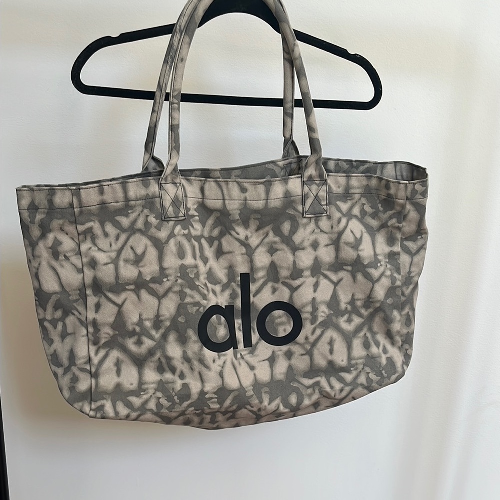 Authentic ALO Yoga Gray Geometric Tote Bag